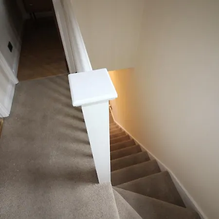 3 Bed House In Leeds * Λιντς