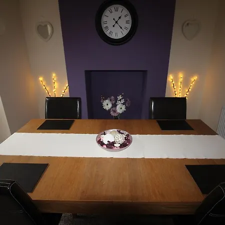 3 Bed House In Leeds *