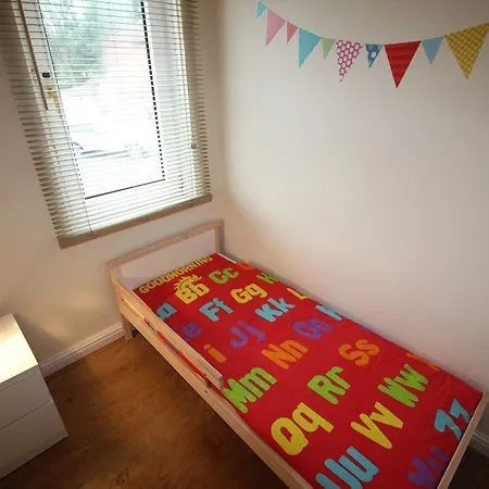 3 Bed House In Leeds *