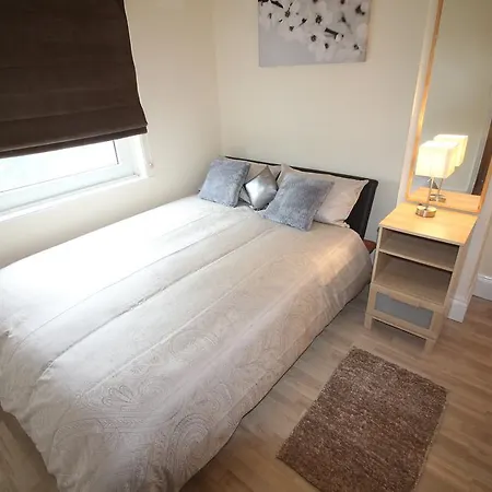 3 Bed House In Leeds Λιντς