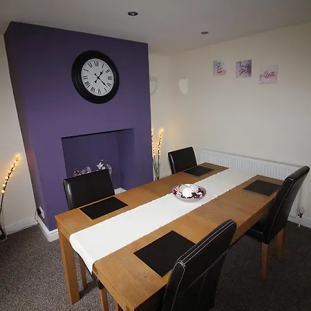 Σπίτι διακοπών 3 Bed House In Leeds Λιντς